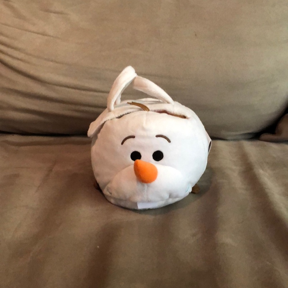 Olaf Tsum tsum with Frozen characters inside